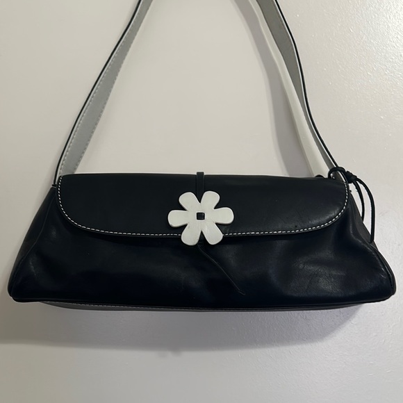 Rolf’s Vintage Black Leather Shoulder Bag with White Flower Accent - Picture 3 of 14